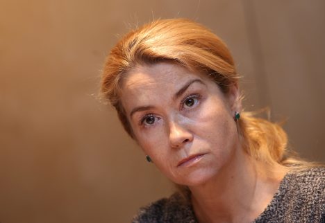 увольнение, Илона Лице, аэропорт Рига