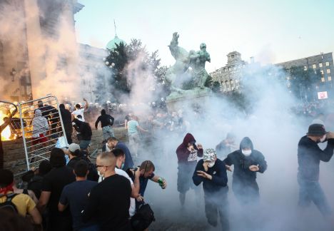 пандемия, коронавирус, полиция, протесты