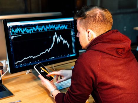цены на акции, цены на нефть, биржевые индексы