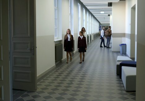 Covid-19, меры безопасности, ограничения, Илга Шуплинска, Минобрнауки, новый учебный год, очные занятия, школы, школьники, учителя, распространение вируса