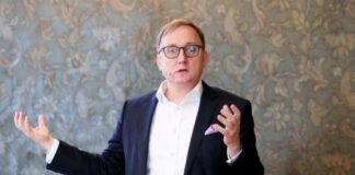 Мартиньш Казакс, амбиции, экономика, Балтия, кризис