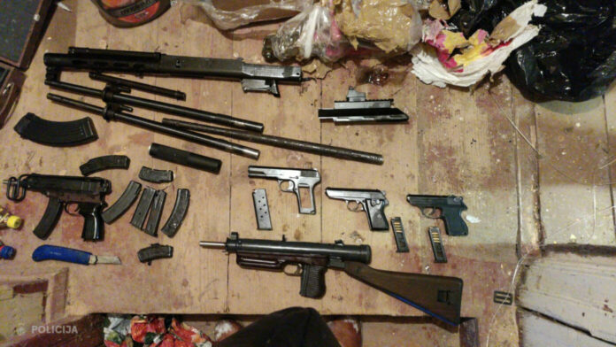 оружие, незаконное хранение, боеприпасы, полиция, уголовный процесс