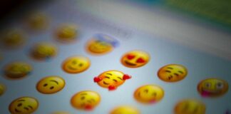 Tele2, цифровые технологии, смайлики, англицизмы