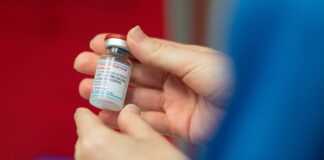 вакцина AstraZeneca, вакцина Pfizer/BioNTech, вакцина Moderna, прививки, нехватка вакцин, ковид, коронавирус