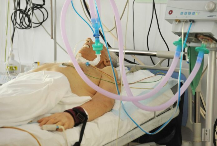 госпитализация, пациенты с Covid-19, пандемия, больницы